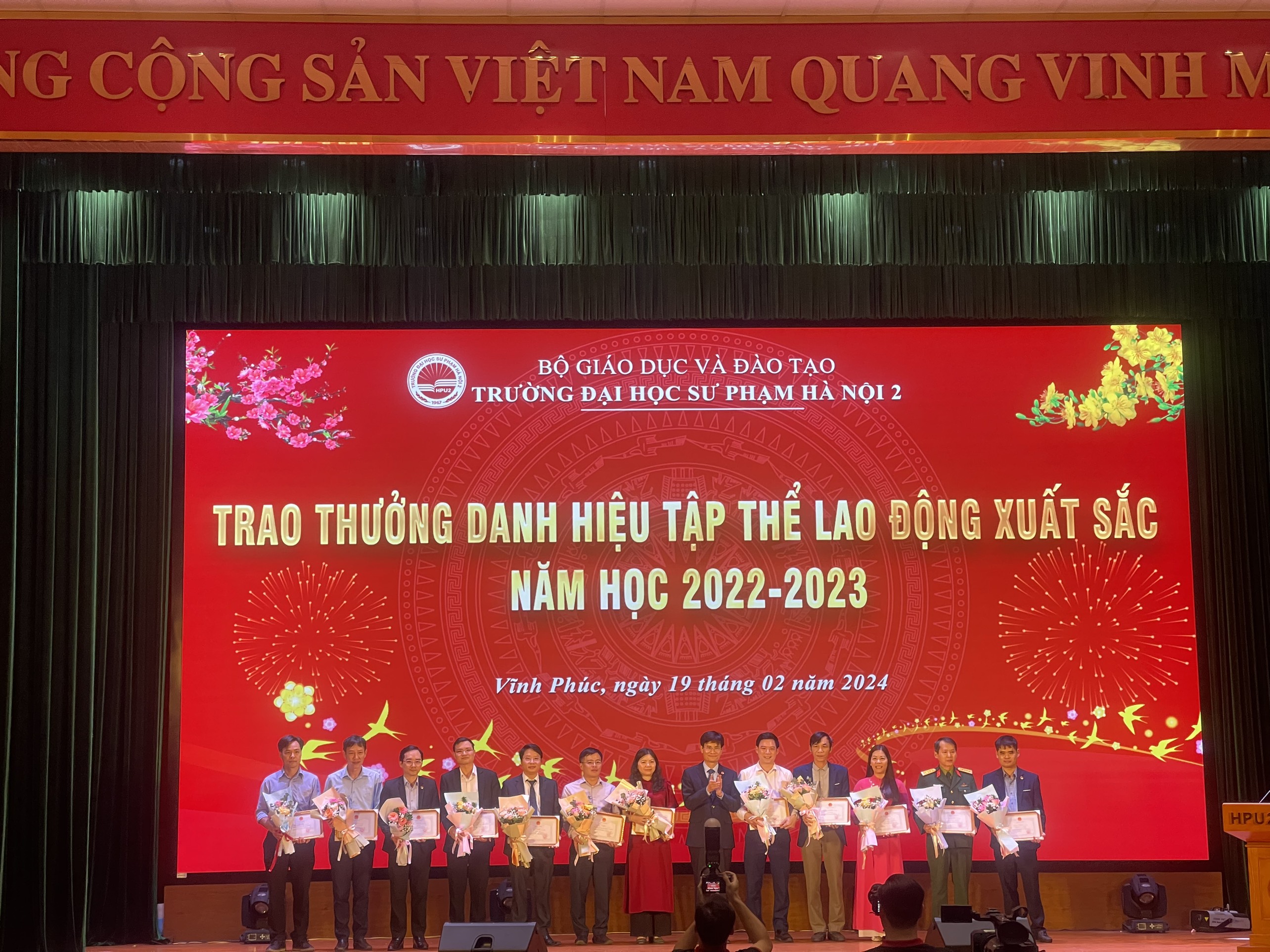 VIỆN NGHIÊN CỨU KHOA HỌC VÀ ỨNG DỤNG - TRƯỜNG ĐẠI HỌC SƯ PHẠM HÀ NỘI 2 ĐẠT DANH HIỆU TẬP THỂ LAO ĐỘNG XUẤT SẮC NĂM HỌC 2022-2023